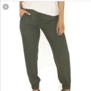 Kittenish apartment pants